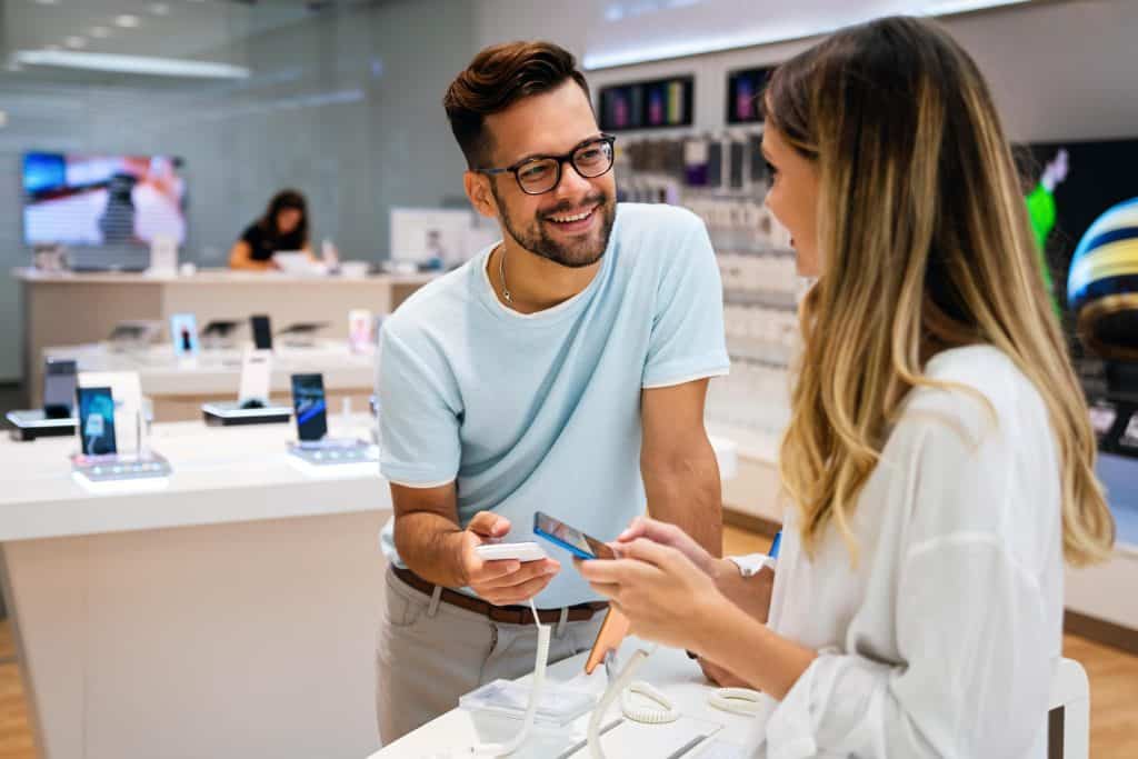 What Retailers Should Know Before Partnering with a Mobile Phone Distributor