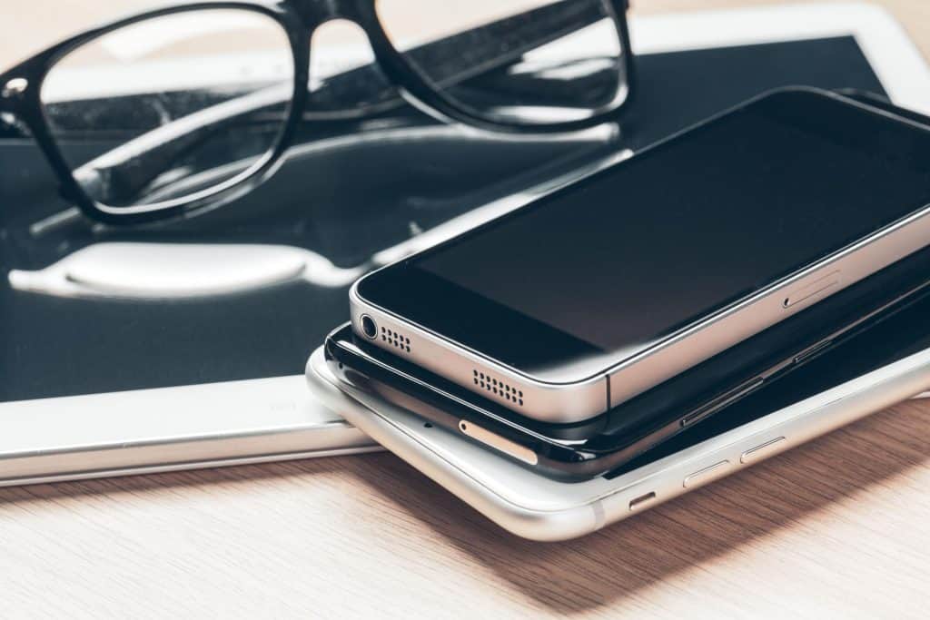 Inside the Supply Chain How Wholesale Mobile Phones Get to Market