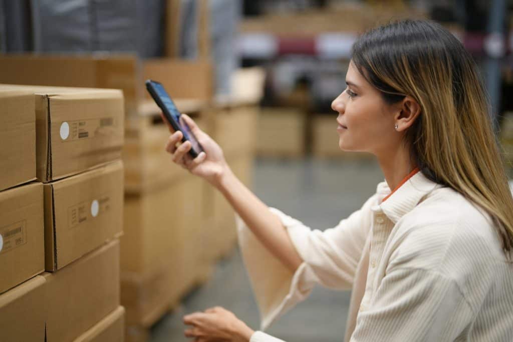 Why Accountability Matters in Wholesale Phone Supply